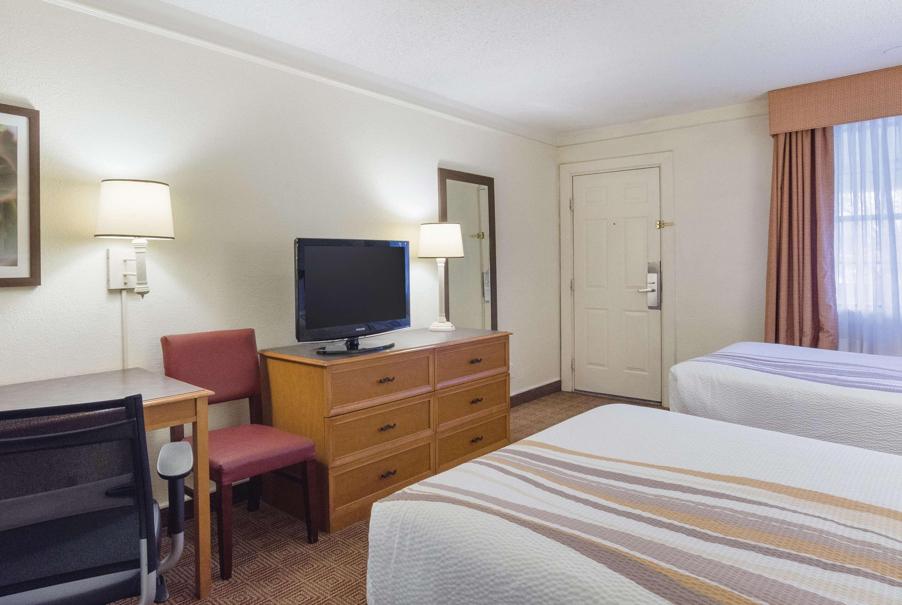 La Quinta Inn By Wyndham Denver Cherry Creek Экстерьер фото