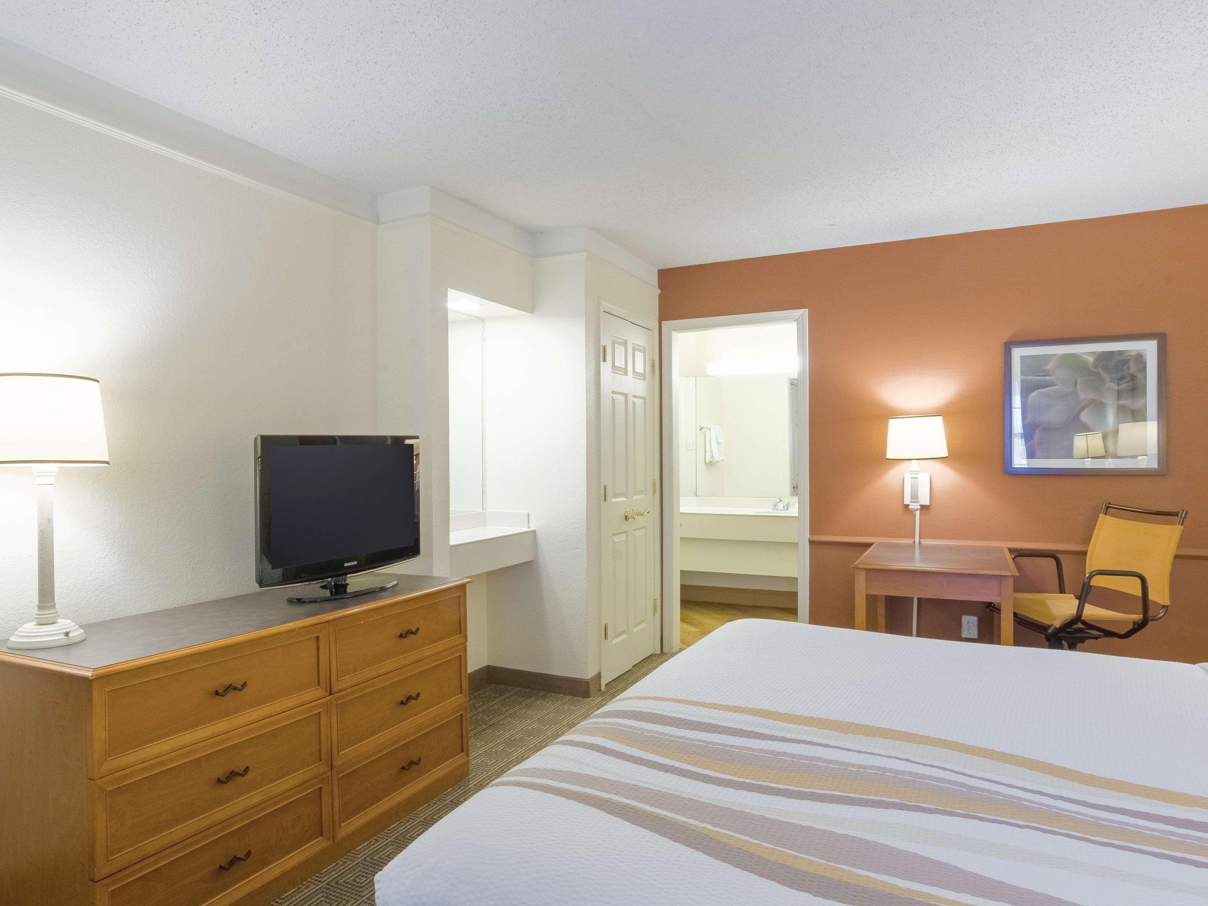 La Quinta Inn By Wyndham Denver Cherry Creek Экстерьер фото